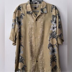 Tommy Bahama Camp 100% Silk
Shirt size L